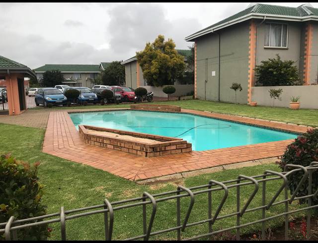 2 BEDROOM TOWNHOUSE RENTED IN GLEN MARAIS